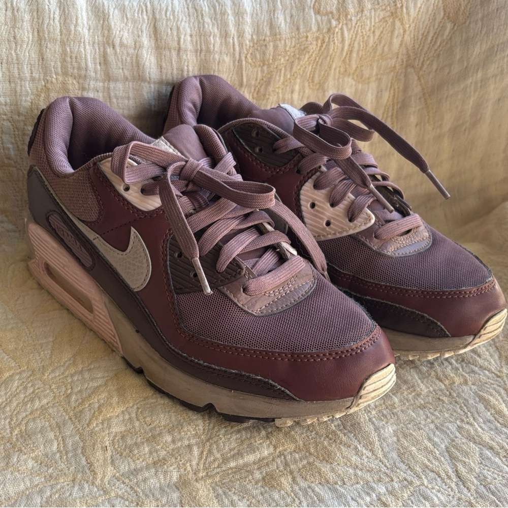 Nike Air Women's Sneakers in Burgundy and Lavender